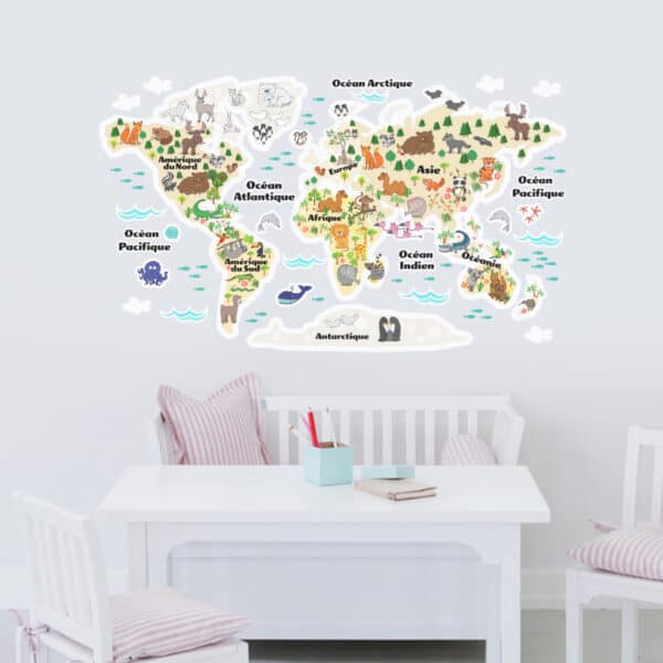 Carte du monde éducative avec animaux pour salle de jeux enfant