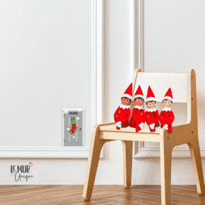 Porte d'entrée grise avec inscription pour LUTIN SEULEMENT , repositionnable et réutilisable chaque année pour faire revenir la magie de Noël!