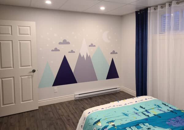 Montagnes de style scandinave avec nuages, étoiles et lune – Image 2