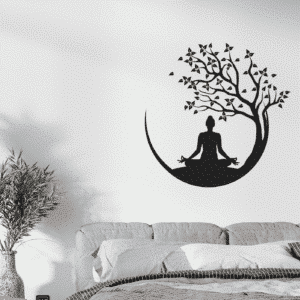 Femme Zen position de yoga sous un arbre plusieurs grandeurs offertes