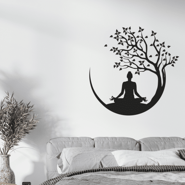 Femme Zen position de yoga sous un arbre plusieurs grandeurs offertes